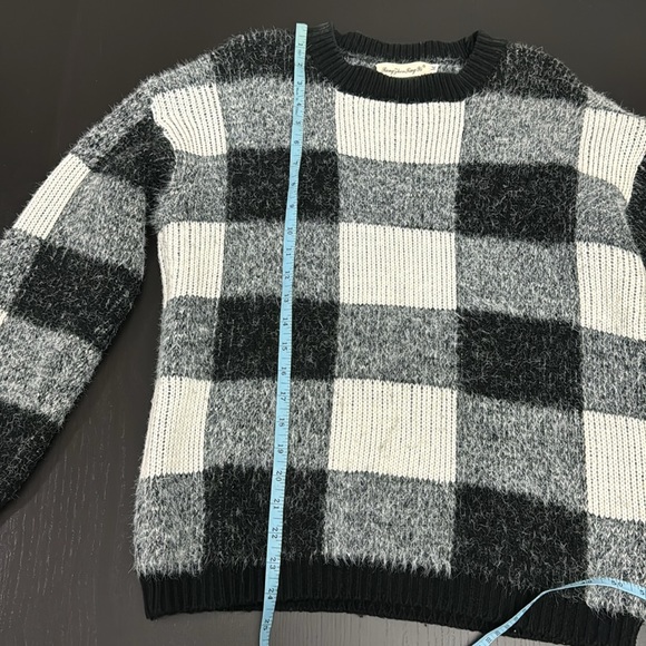 Small/medium checkered fuzzy sweater - Picture 4 of 6